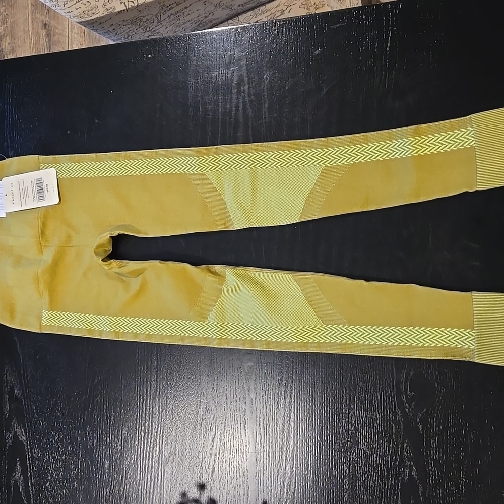 NWT! Fabletics High Waist Seamless Check Legging XS